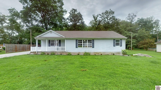 view of front of property featuring covered porch and a front lawn