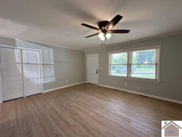 unfurnished room featuring hardwood / wood-style flooring, ornamental molding, and ceiling fan