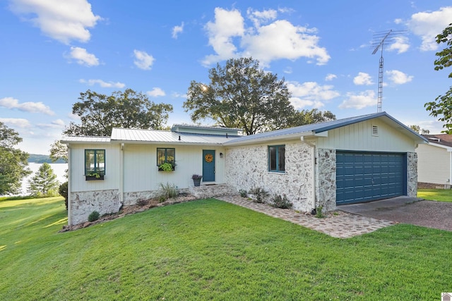 ranch-style house featuring a garage and a front lawn