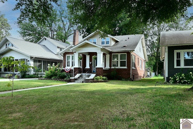 craftsman inspired home featuring a front yard