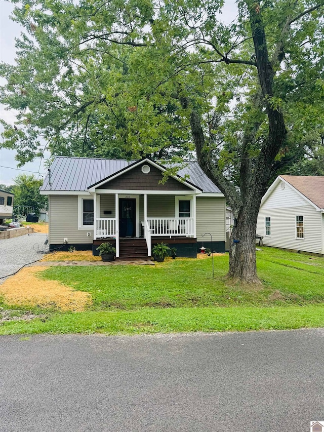 view of front of house featuring a front lawn and a porch