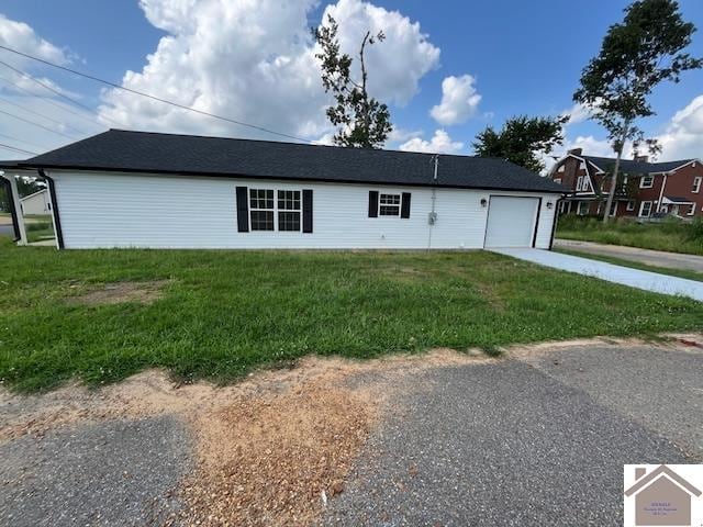 view of front of house with a garage and a front lawn