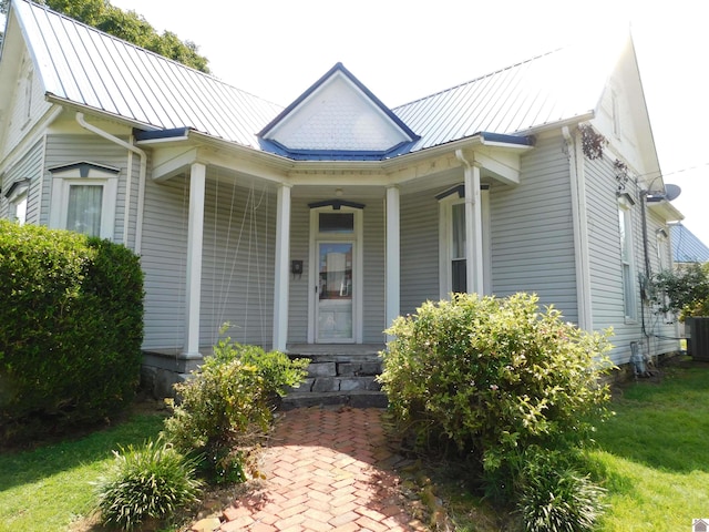 view of front of house featuring covered porch