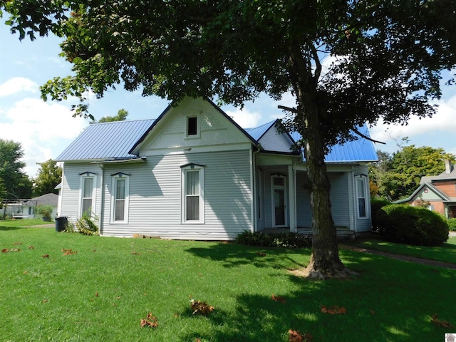 view of front of house with a front yard