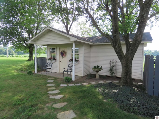 view of front of home with a front lawn