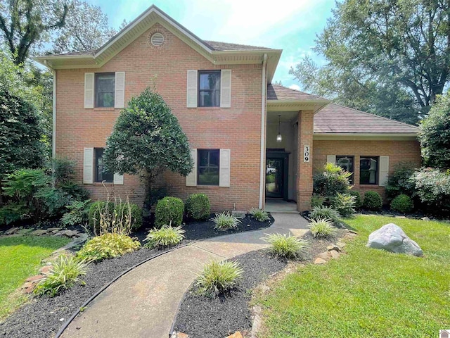 view of front of property featuring a front yard