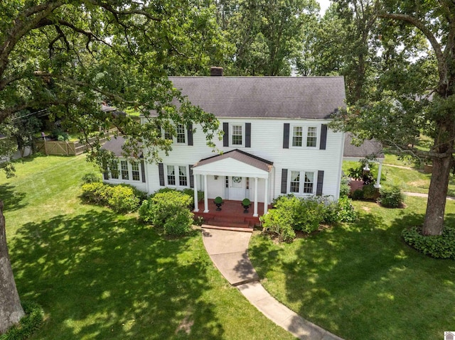 colonial inspired home featuring a front yard