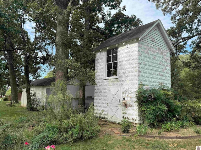 view of outbuilding