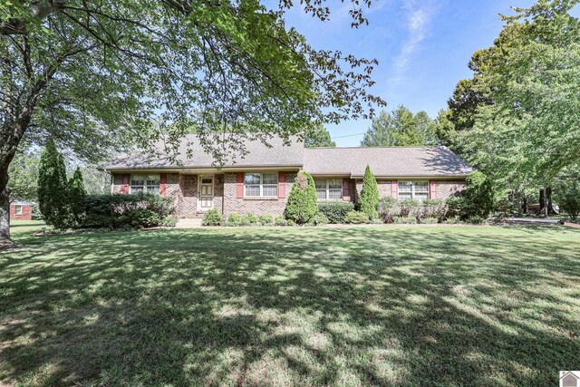 ranch-style home featuring a front yard