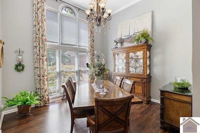 dining area featuring an inviting chandelier, dark hardwood / wood-style floors, and ornamental molding