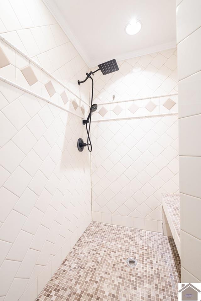 bathroom featuring a tile shower