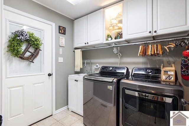 washroom featuring sink, cabinets, independent washer and dryer, and light tile patterned floors