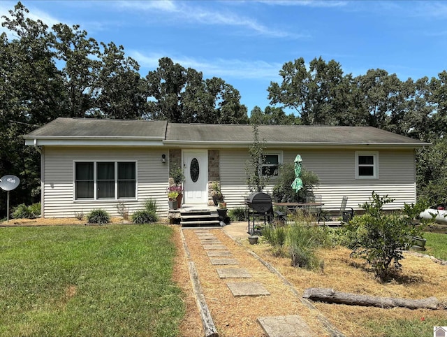 ranch-style home featuring a front yard