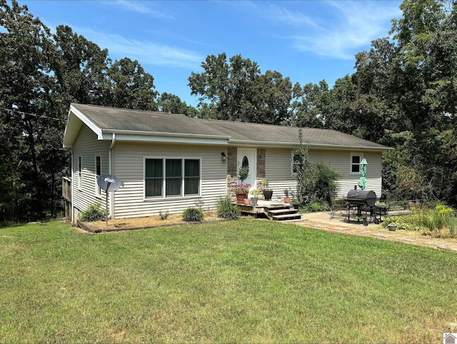 ranch-style house featuring a front lawn