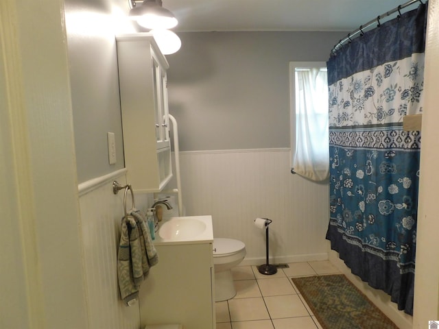 bathroom featuring tile patterned floors, a shower with shower curtain, vanity, and toilet