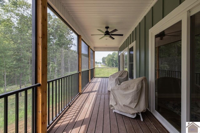 sunroom / solarium with ceiling fan