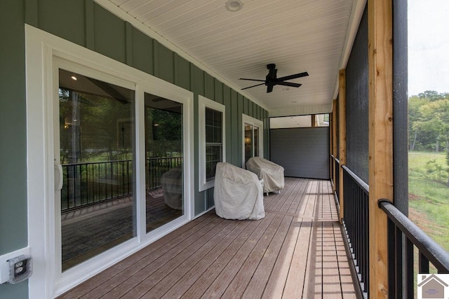 unfurnished sunroom with a healthy amount of sunlight and ceiling fan