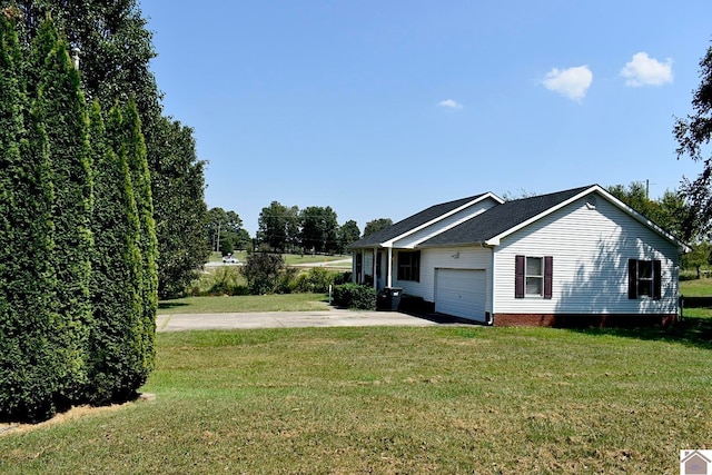 view of yard with a garage