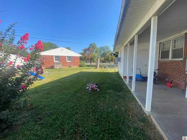 view of yard featuring a patio