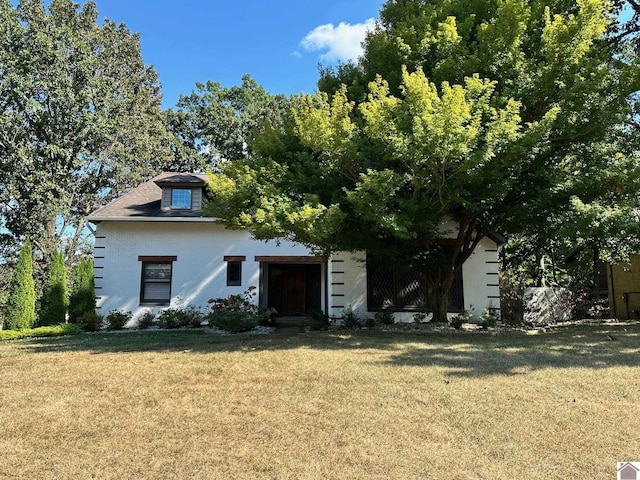 view of front of home with a front lawn