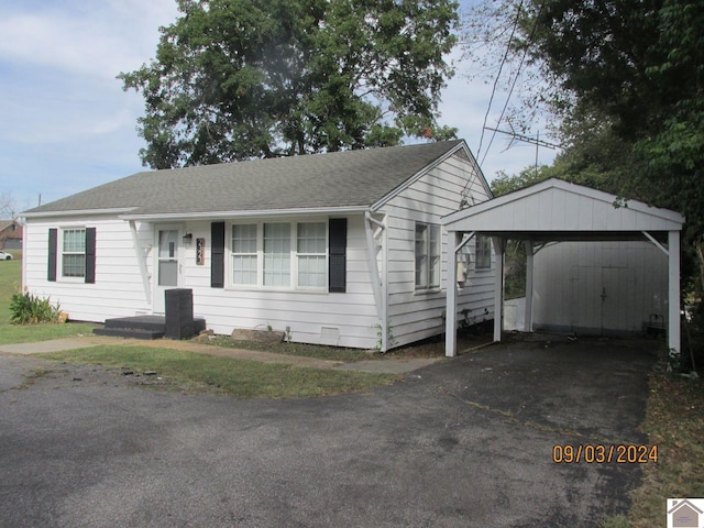 view of front of home with a carport