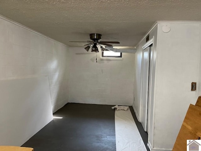 unfurnished room featuring ceiling fan, concrete floors, and a textured ceiling