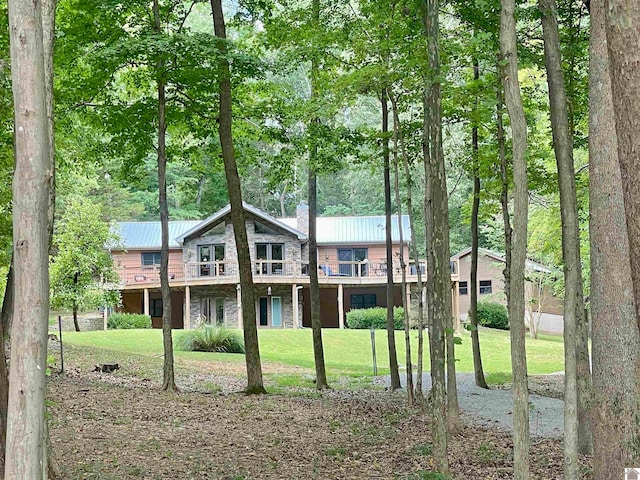 view of front of home with a front yard