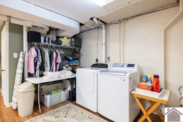 laundry room with light wood-type flooring and independent washer and dryer