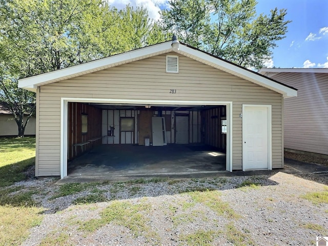 view of detached garage
