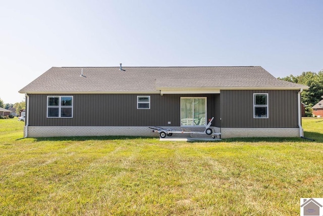 back of house featuring a lawn