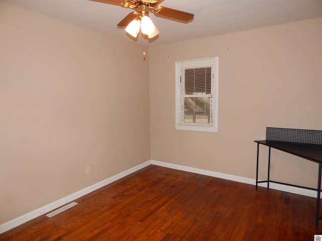 unfurnished room with dark wood-type flooring and ceiling fan