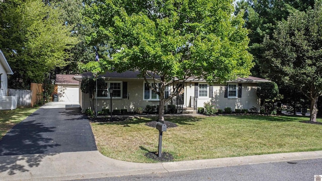 view of front facade featuring a front lawn