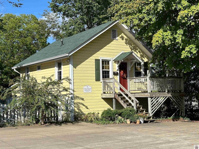 view of front of home featuring a deck