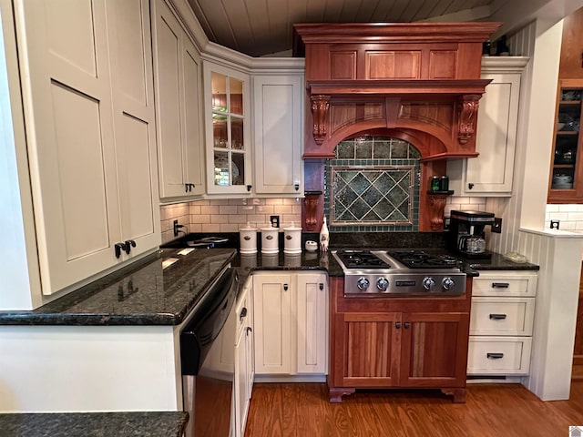 kitchen featuring stainless steel appliances, light hardwood / wood-style floors, tasteful backsplash, and white cabinetry