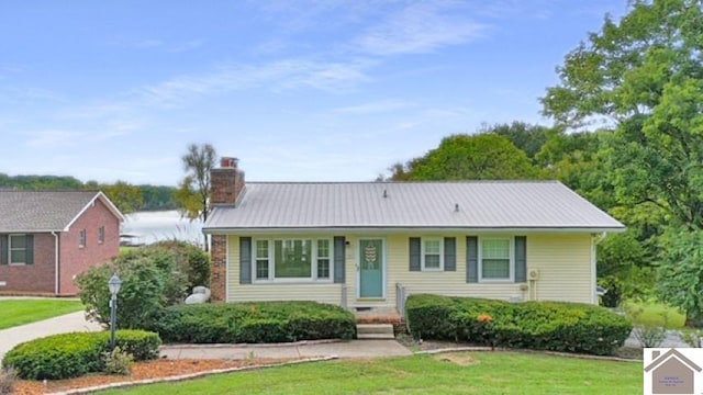 view of front of house with a front yard