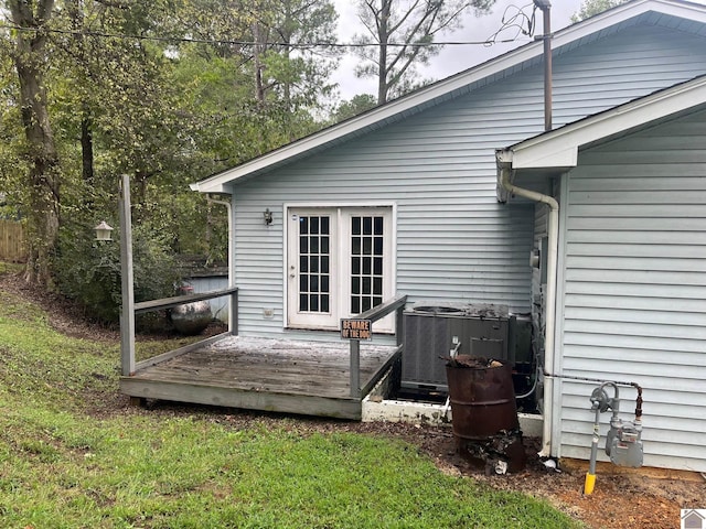 wooden terrace with central AC and a yard