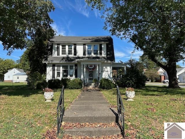 view of front of property with a front yard