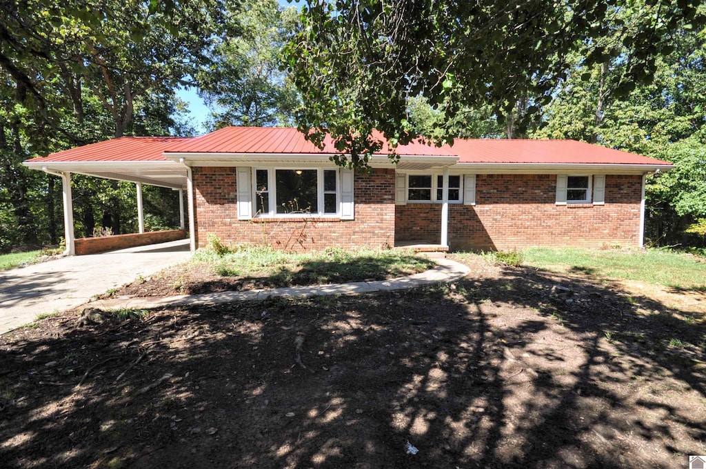 single story home with a carport