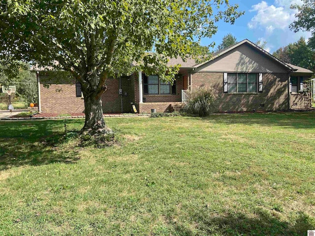 single story home featuring a front lawn