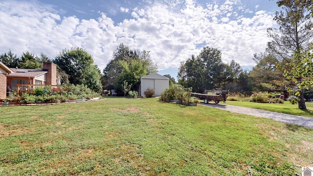 view of yard featuring a storage shed