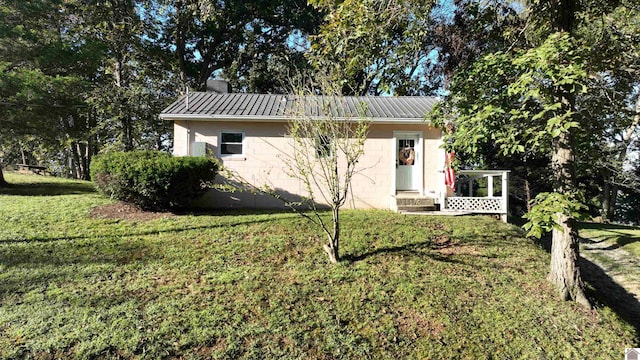 view of front of home with a front yard