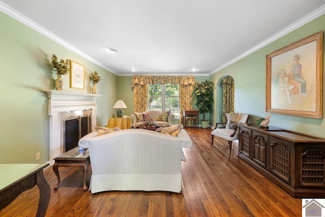 living room featuring crown molding and hardwood / wood-style floors