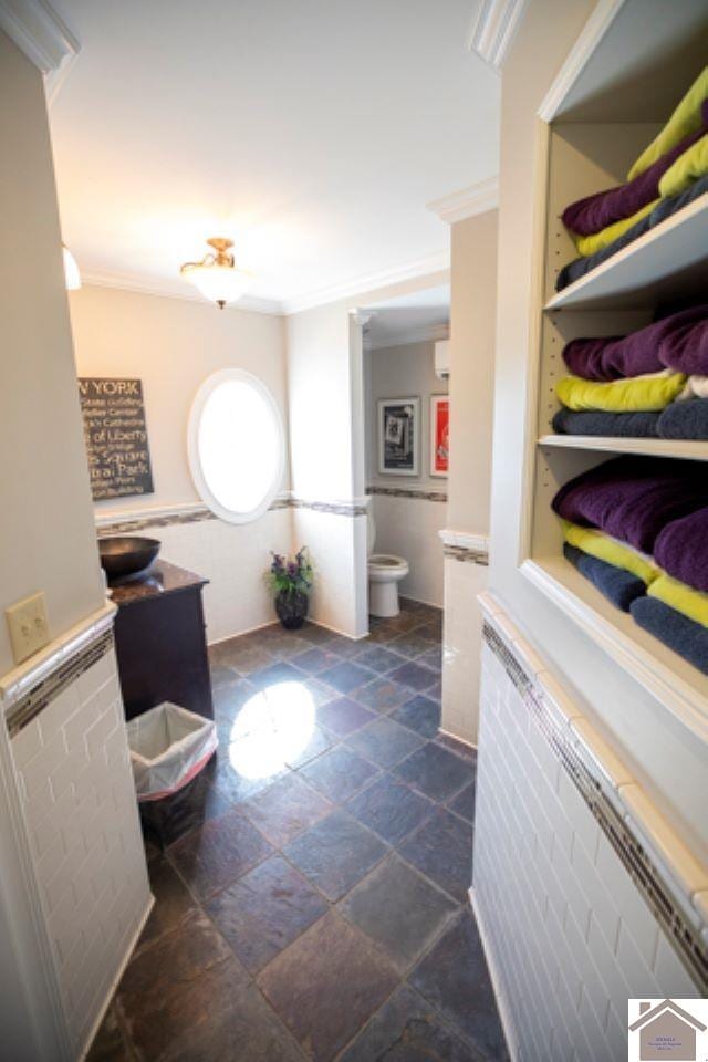 bathroom with crown molding