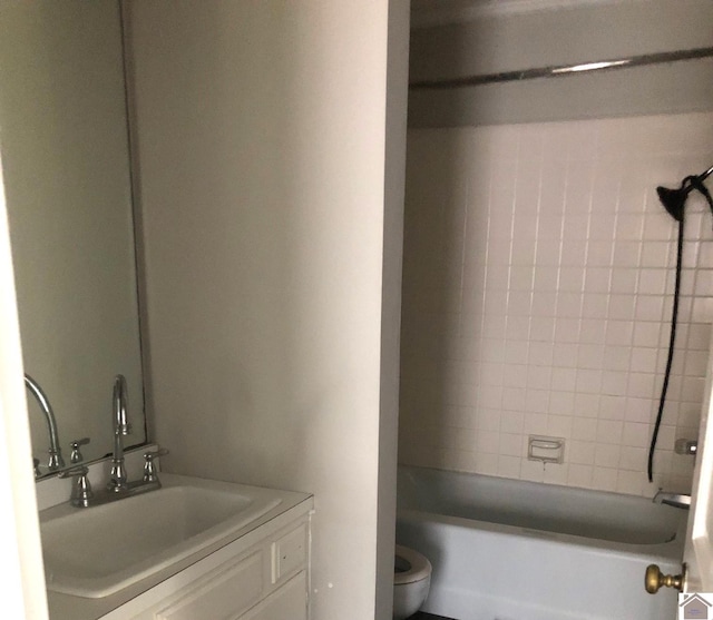 full bathroom with vanity, toilet, and tiled shower / bath