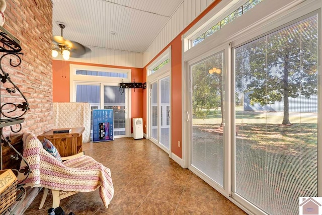 sunroom featuring ceiling fan