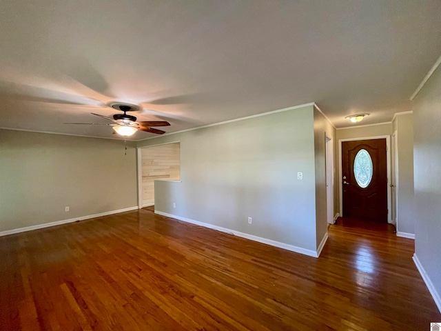 foyer with dark wood-type flooring, crown molding, and ceiling fan