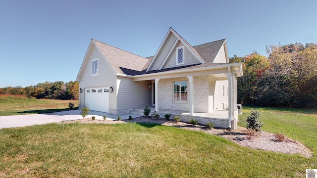 view of front of property featuring covered porch and a front lawn