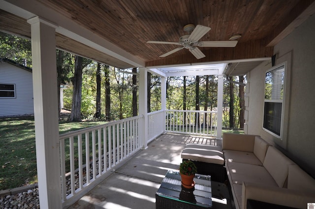 view of patio featuring covered porch and ceiling fan