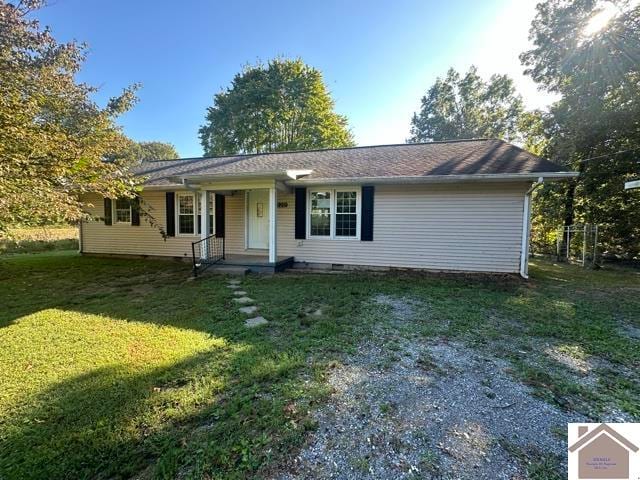 single story home with a front yard