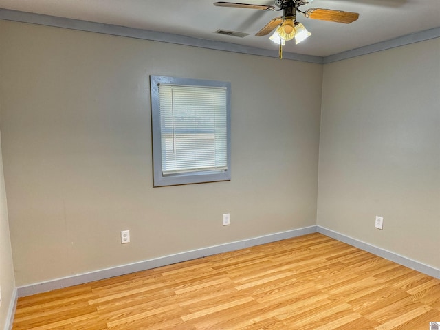 empty room featuring light hardwood / wood-style floors and ceiling fan